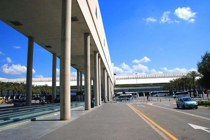 Eingang Flughafen Palma