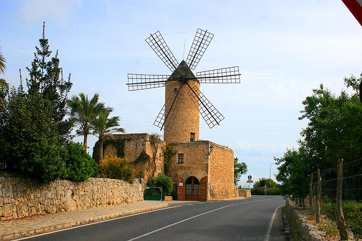 Eine Windmühle auf Mallorca